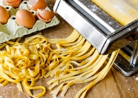 maquina con pasta artesanal